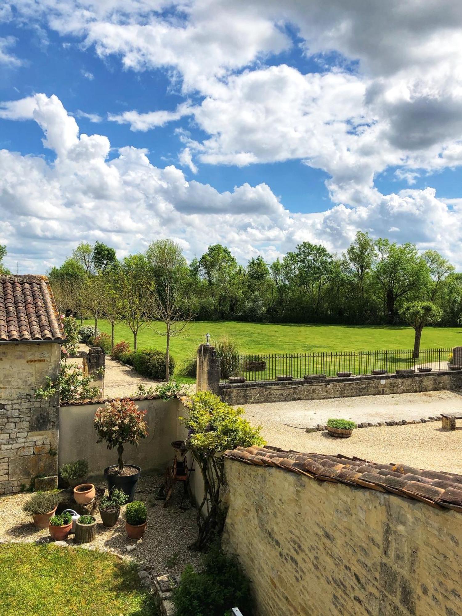 Gites De Cognac Bréville Exterior photo