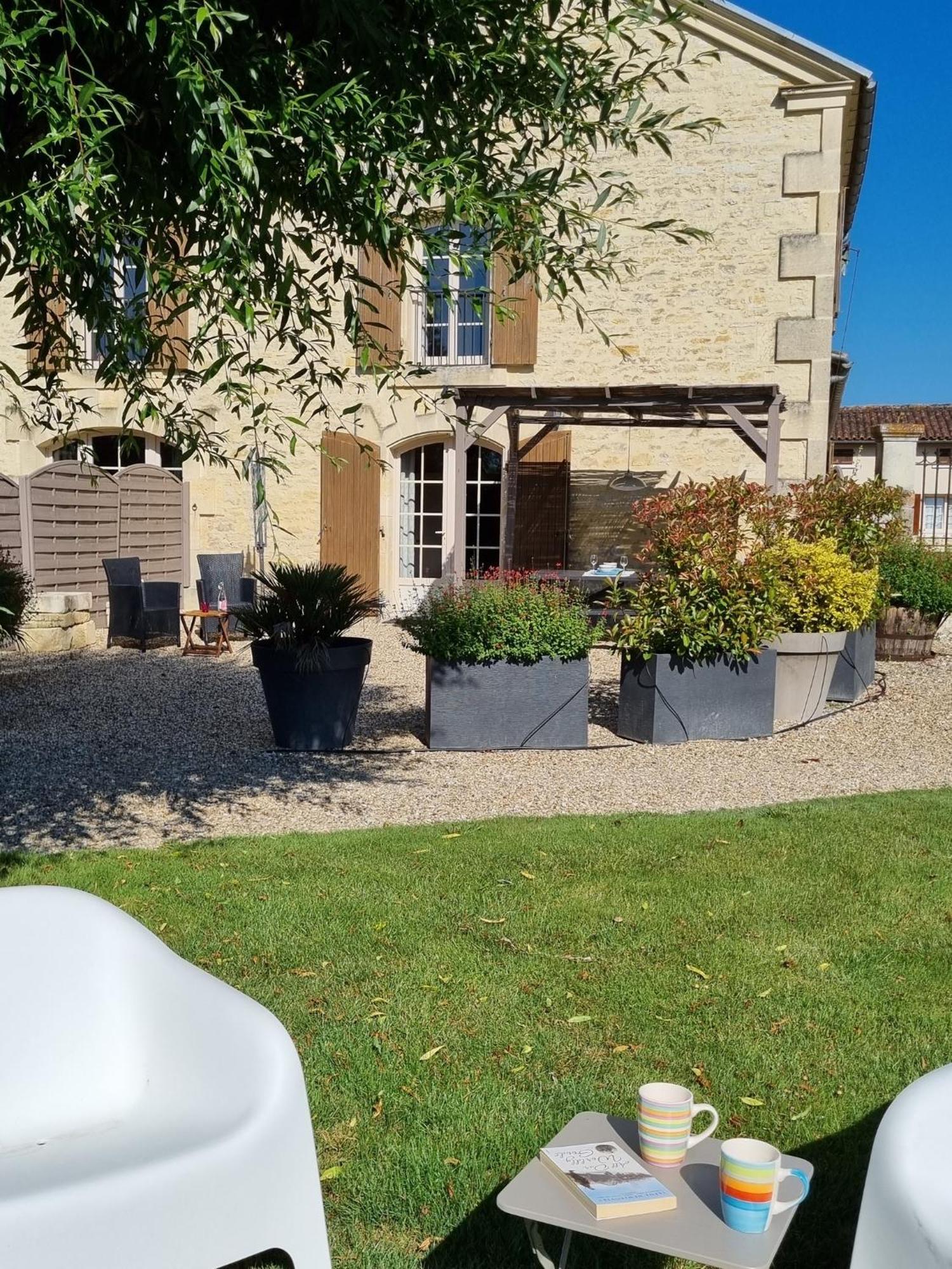 Gites De Cognac Bréville Exterior photo