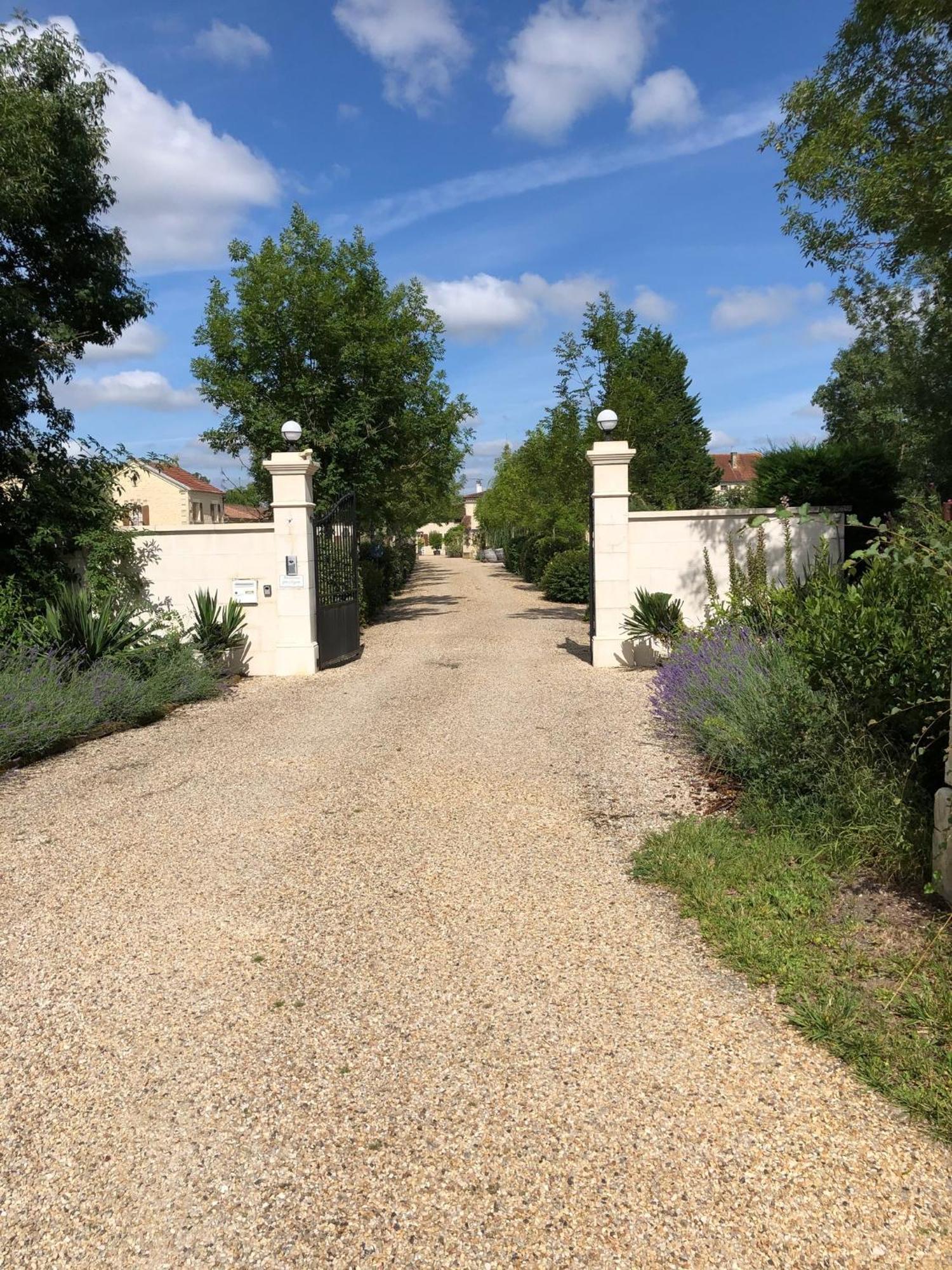 Gites De Cognac Bréville Exterior photo